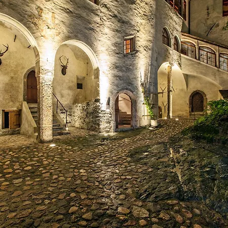 Деревянный коттедж Schloss Friedberg *