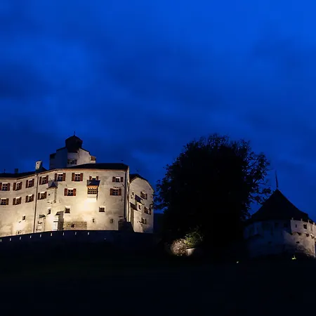 Lodge Schloss Friedberg Volders